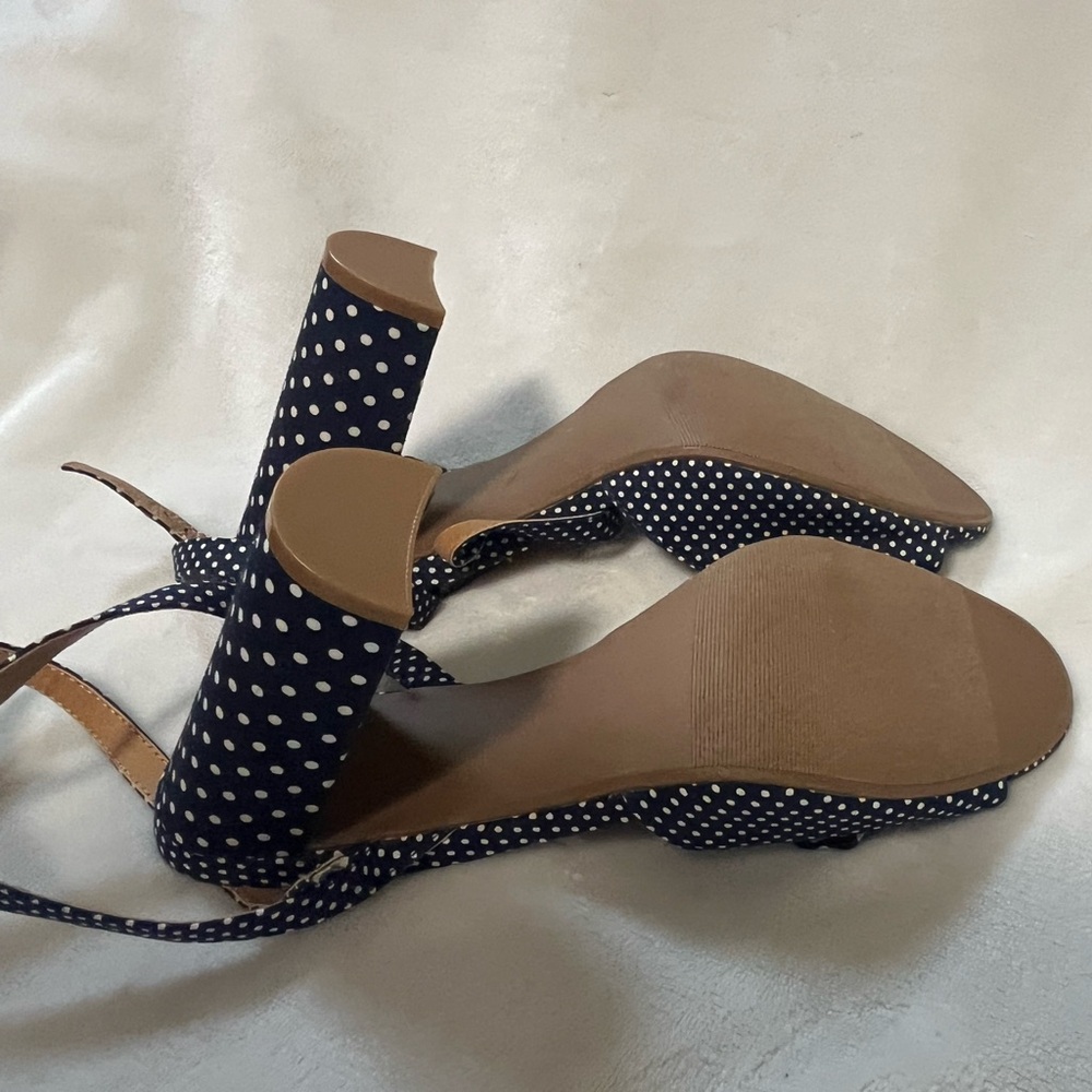 Navy Blue with white polka dots, Not Rated Brand Heels with bows, size 8.5. - Picture 2 of 6